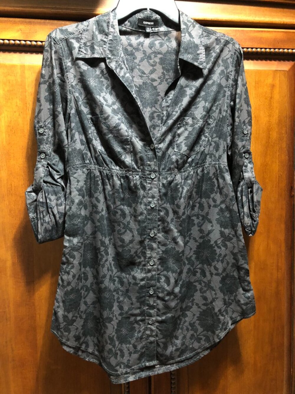 Express Dark Floral Lace Print Roll Tab Sleeve Tunic Top Blouse Size Small